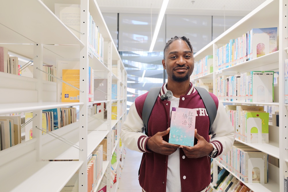 Joshua Johnson inside Shenzhen Library
